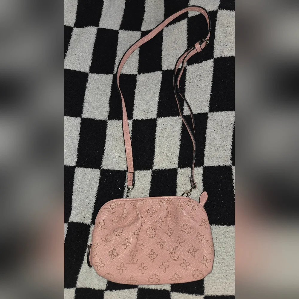 Pink Designer Crossbody Purse Bag - Picture 2 of 3